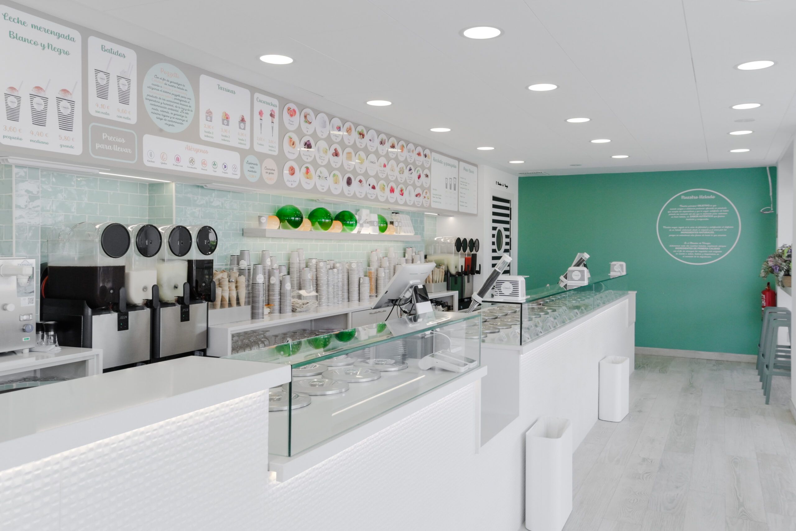 Heladeria Venezia en primerea Línea de La Playa de Gandia